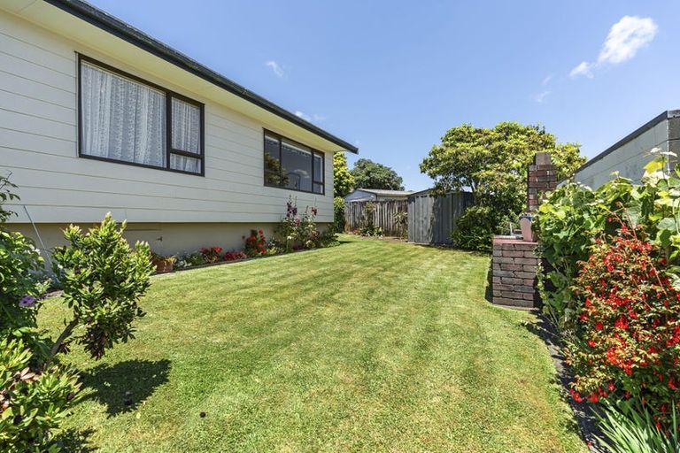 Photo of property in 11 Leon Place, Waitara, 4320