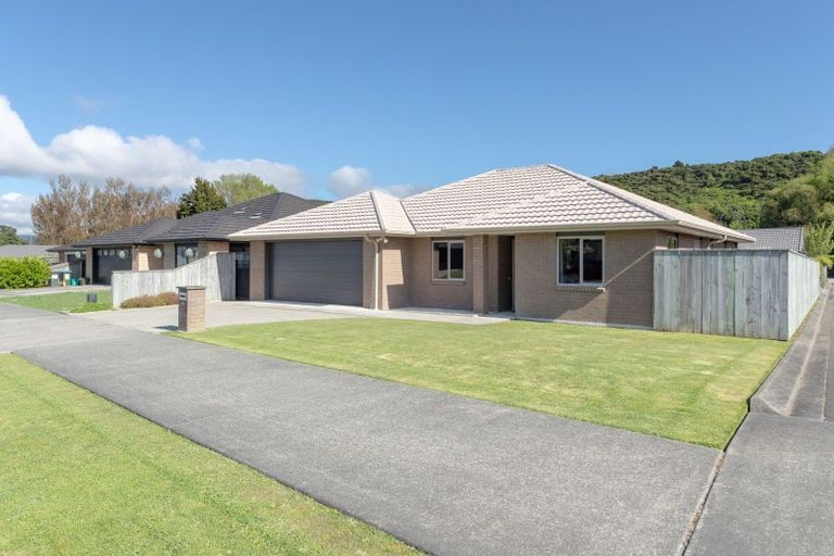 Photo of property in 10 Sunstone Crescent, Brown Owl, Upper Hutt, 5018