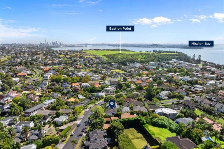 Photo of property in 1/36 Nihill Crescent, Mission Bay, Auckland, 1071