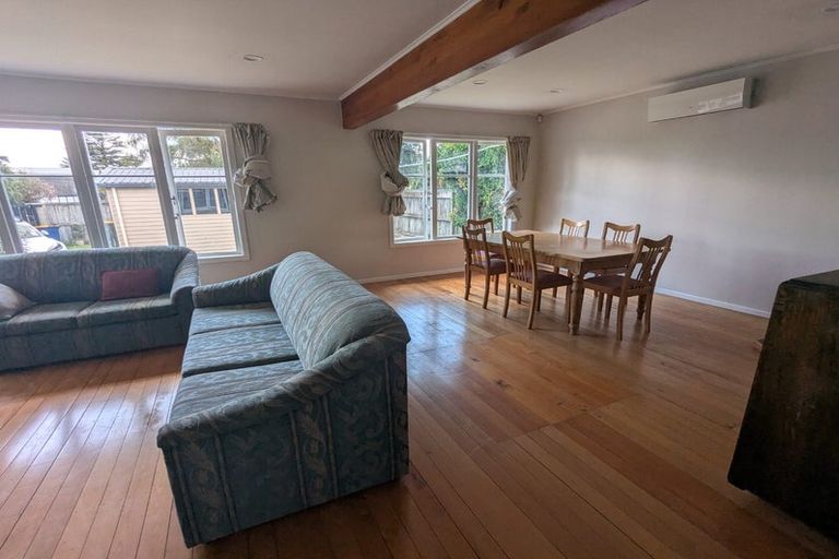 Photo of property in 30 Kervil Avenue, Te Atatu Peninsula, Auckland, 0610