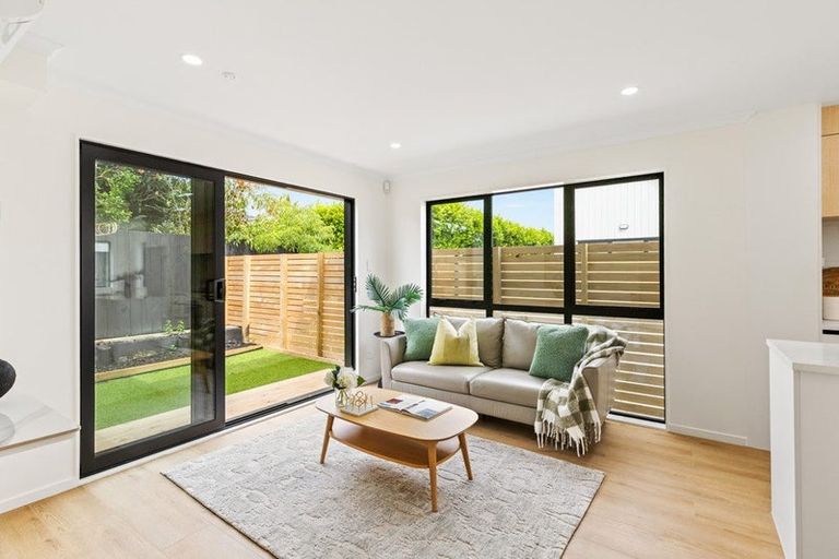 Photo of property in 6/113 Beach Road, Te Atatu Peninsula, 0610