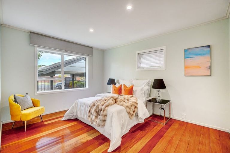 Photo of property in 1/9 Corrella Road, Belmont, Auckland, 0622