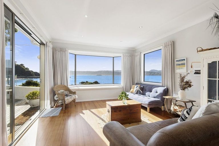 Photo of property in 493 Karaka Bay Road, Karaka Bays, Wellington, 6022
