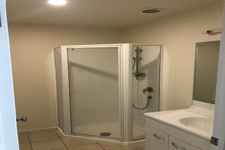 Photo of property in 4/3 Orwell Road, Greenhithe, Auckland, 0632