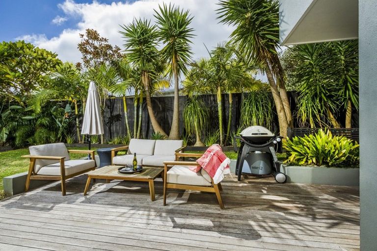 Photo of property in 33 Waiake Street, Torbay, Auckland, 0630