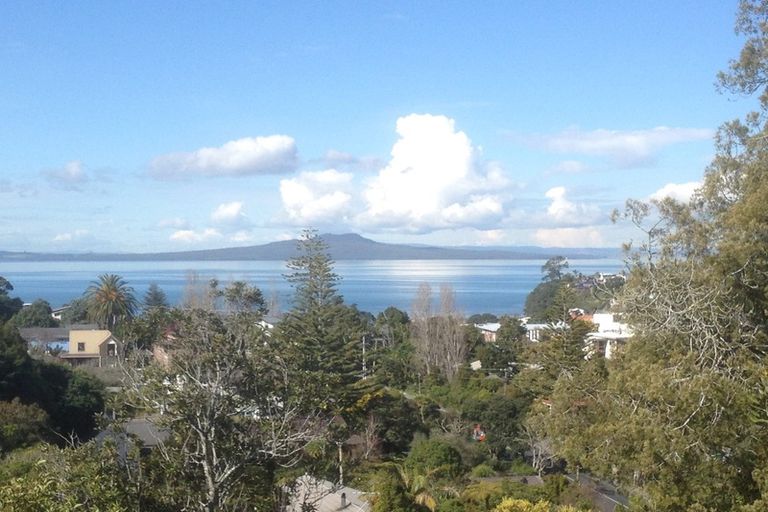 Photo of property in 81 Woodlands Crescent, Browns Bay, Auckland, 0630