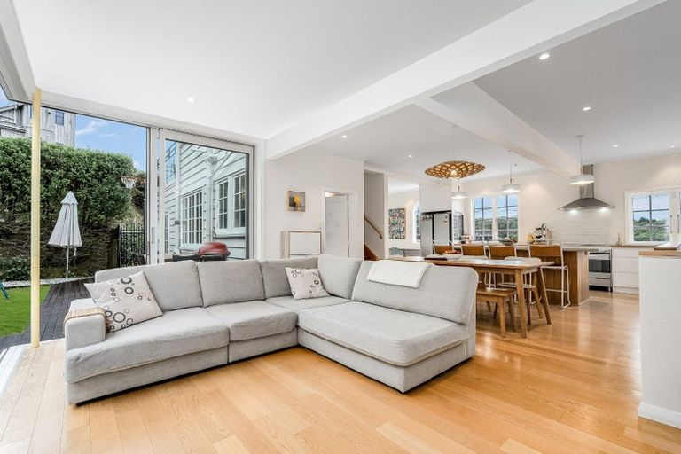 Photo of property in 32 Mccoll Street, Vogeltown, Wellington, 6021