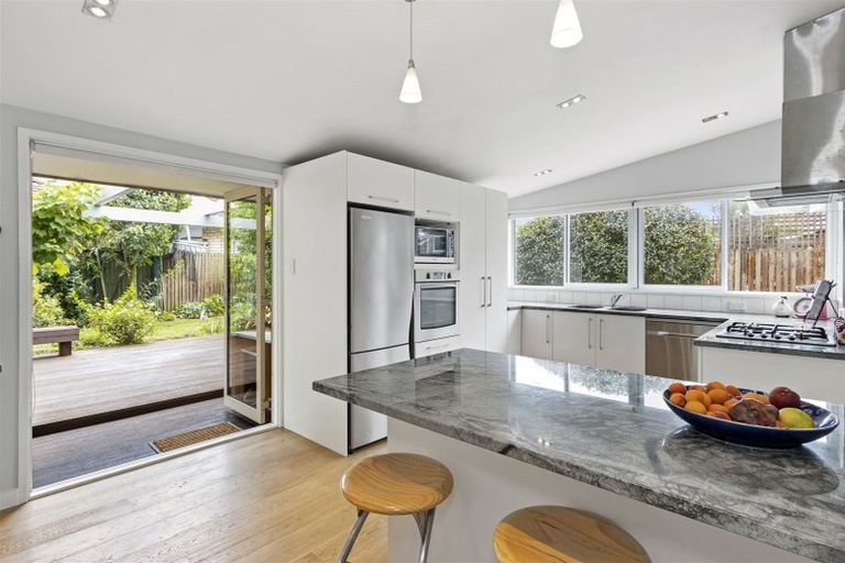 Photo of property in 7 Sawtell Place, Northcote, Christchurch, 8052