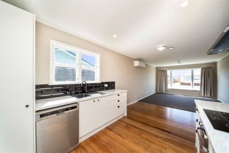 Photo of property in 5 Murray Avenue, Hawera, 4610