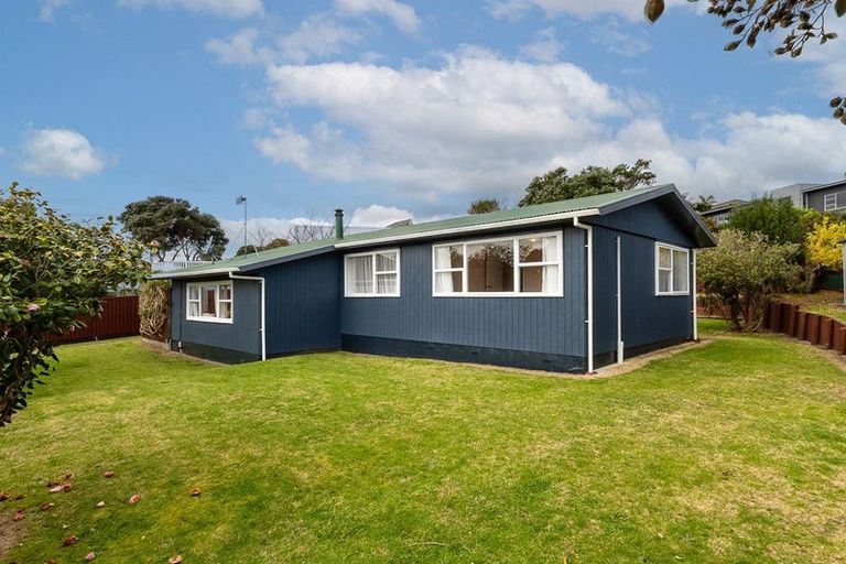Photo of property in 13 Hicks Crescent, Waikanae Beach, Waikanae, 5036