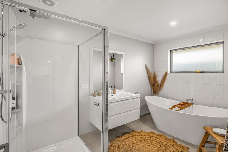 Photo of property in 6 Dunlops Crescent, Marshland, Christchurch, 8083