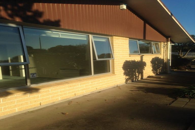 Photo of property in 1/77 Memorial Avenue, Ilam, Christchurch, 8053