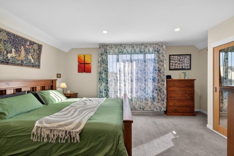 Photo of property in 79 Holly Road, St Albans, Christchurch, 8014