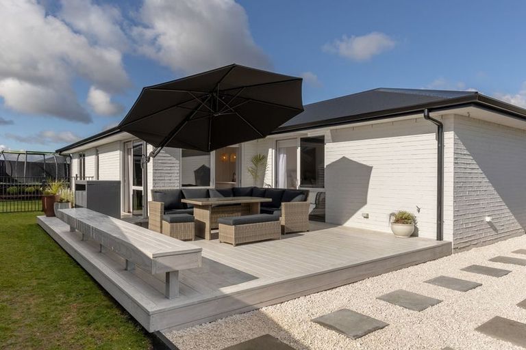 Photo of property in 22 Kahawai Place, Omokoroa, 3114