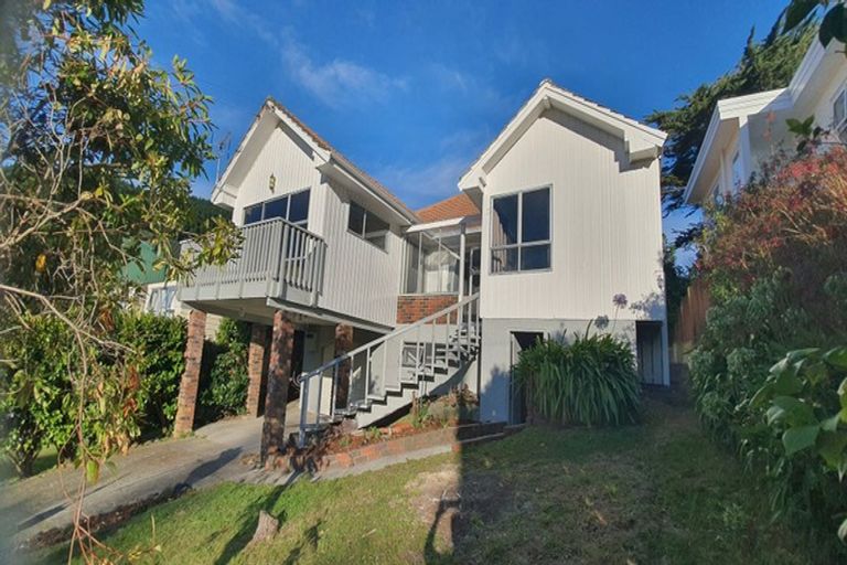 Photo of property in 37 Raroa Terrace, Tawa, Wellington, 5028
