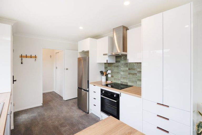 Photo of property in 9 Lyndale Place, Kelvin Grove, Palmerston North, 4414