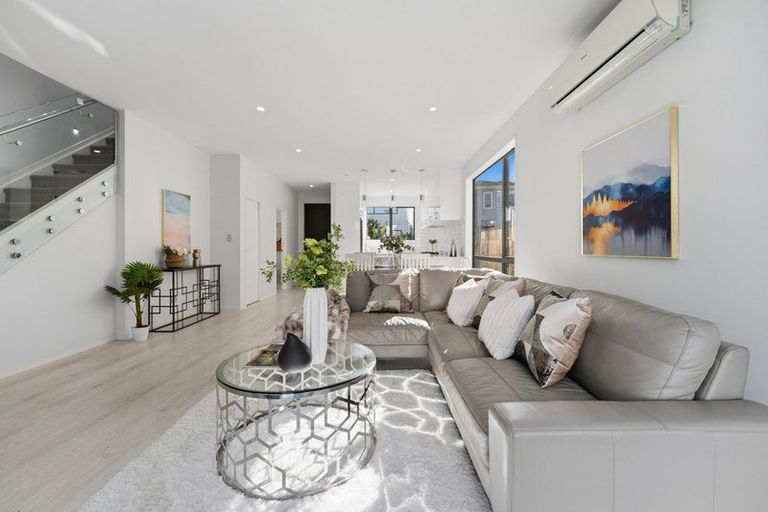 Photo of property in 9 Pihoihoi Place, Hobsonville, Auckland, 0616