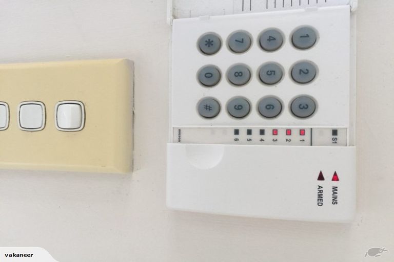 Photo of property in 1/5 Sunnyside Road, Sunnyvale, Auckland, 0612