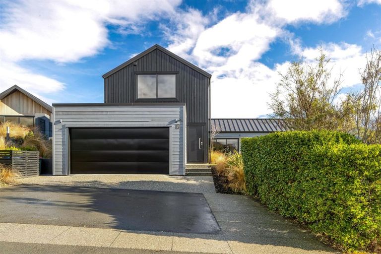 Photo of property in 7 Kinross Lane, Jacks Point, Queenstown, 9371