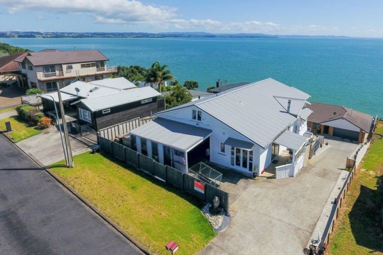 Photo of property in 30 Crispe Road, Clarks Beach, 2122