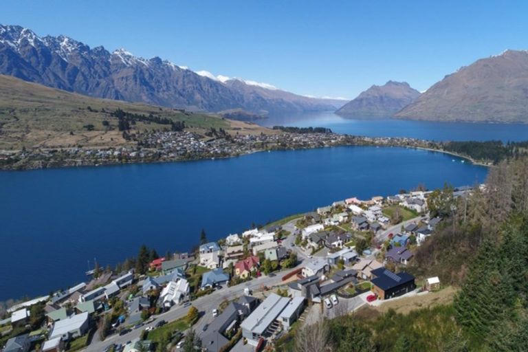 Photo of property in 16 Birch Lane, Queenstown, 9300