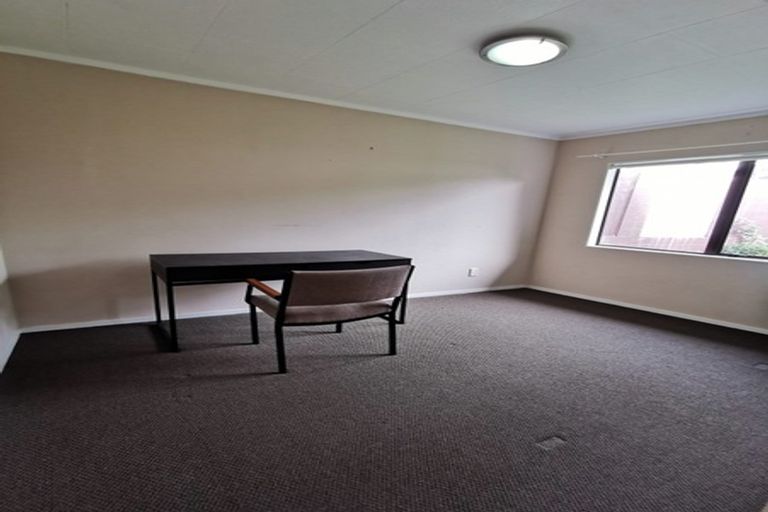 Photo of property in 16 Raphael Place, West Harbour, Auckland, 0618