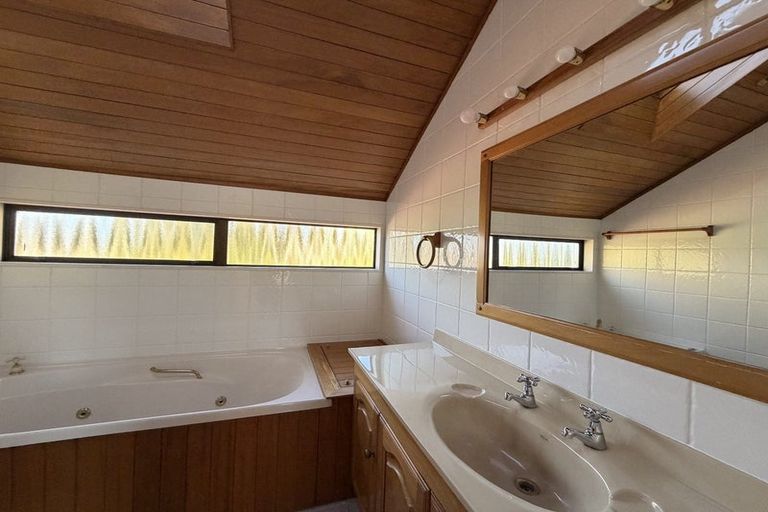 Photo of property in 7 Aotearoa Terrace, Murrays Bay, Auckland, 0630