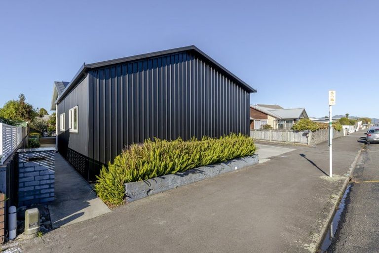 Photo of property in 83 Tukapa Street, Westown, New Plymouth, 4310