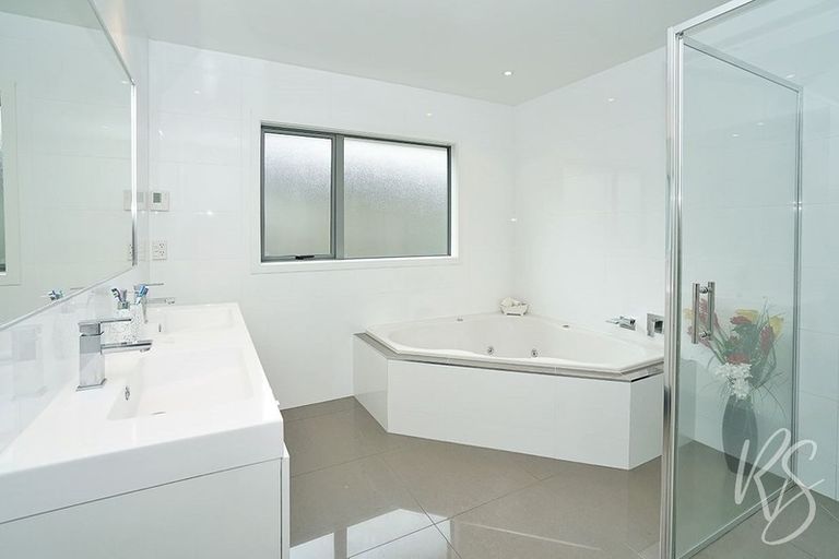 Photo of property in 15 Amokura Crescent, Flagstaff, Hamilton, 3210