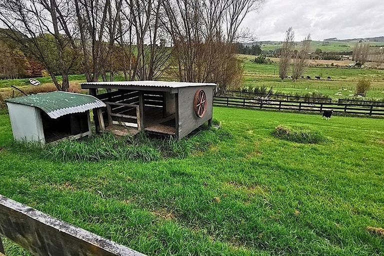 Photo of property in 28 Matakohe Road East, Matakohe, 0593