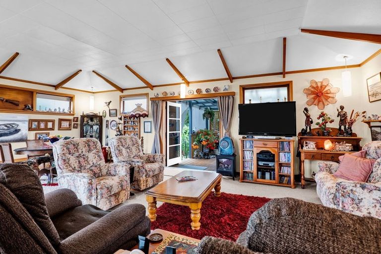 Photo of property in 16 Graham Street, Eltham, 4322