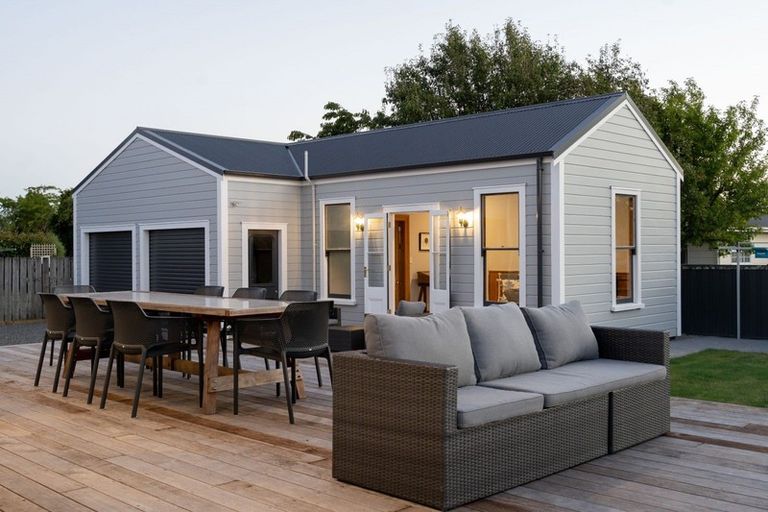 Photo of property in 260-262 High Street North, Carterton, 5713