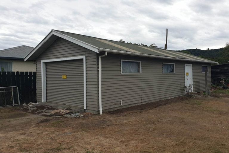 Photo of property in 74 Waller Street, Murchison, 7007