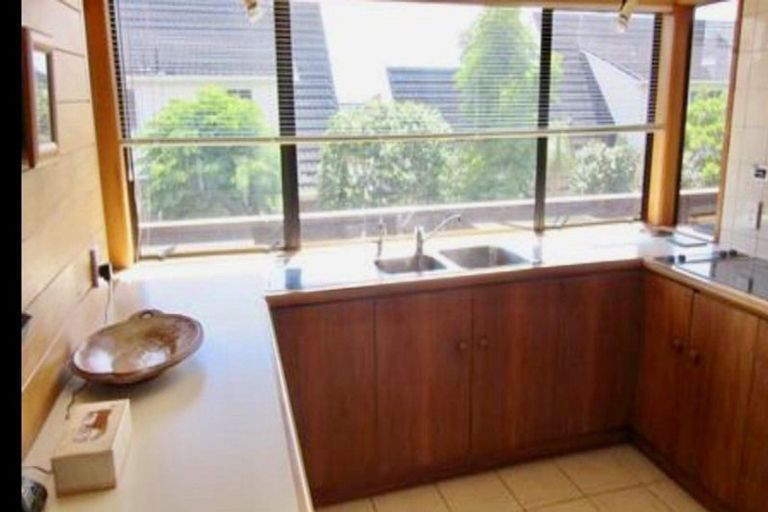 Photo of property in 2/13 Saltburn Road, Milford, Auckland, 0620