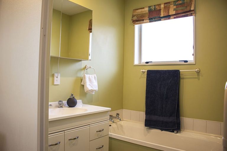 Photo of property in 8 Wendy Place, Heathcote Valley, Christchurch, 8022