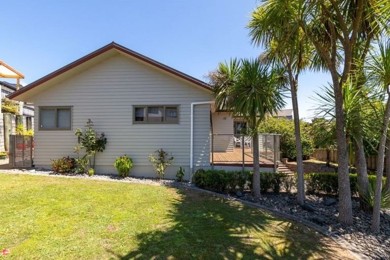 Photo of property in 22 Waipuna Place, Rototuna, Hamilton, 3210