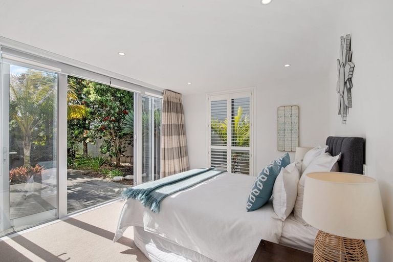 Photo of property in 9 Paraoa Crescent, Omaha, 0986