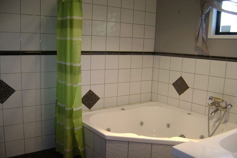 Photo of property in 18a Riddell Road, Kerikeri, 0230