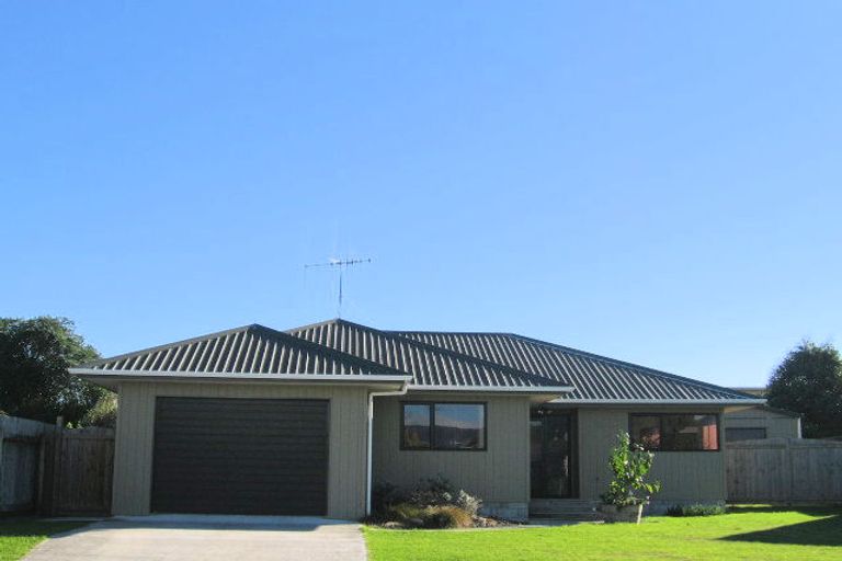 Photo of property in 73 Norfolk Crescent, Otaki Beach, Otaki, 5512
