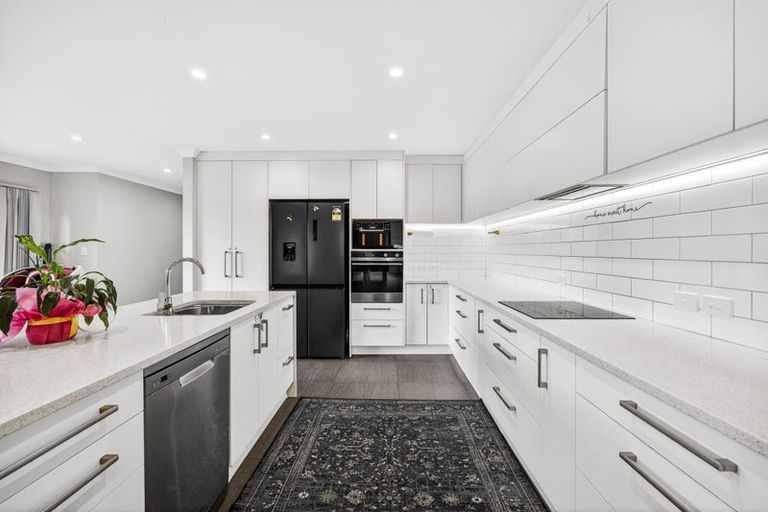 Photo of property in 37 Riverglade Parkway, Te Atatu South, Auckland, 0610