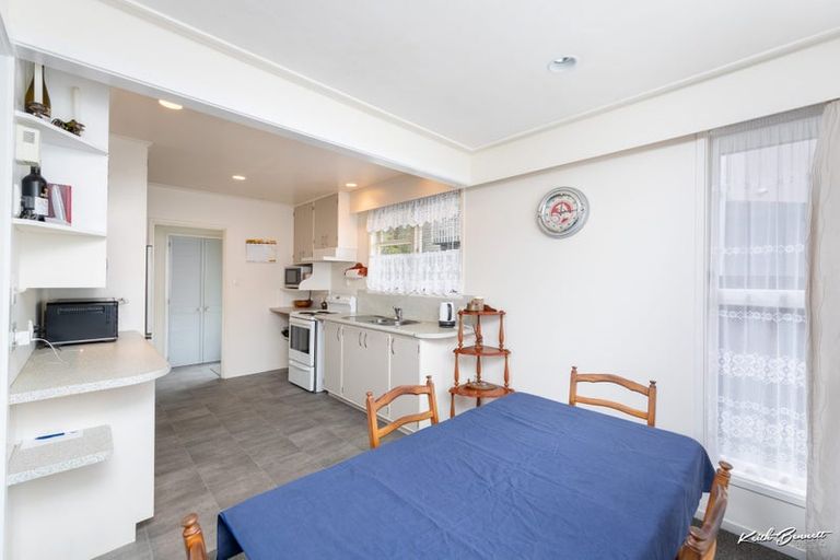 Photo of property in 3 Lowry Crescent, Stokes Valley, Lower Hutt, 5019