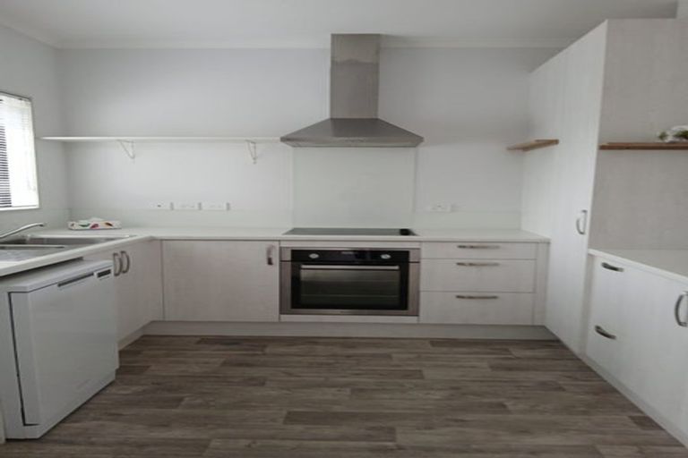 Photo of property in 6 Tuaiwi Street, Manukau, Auckland, 2104