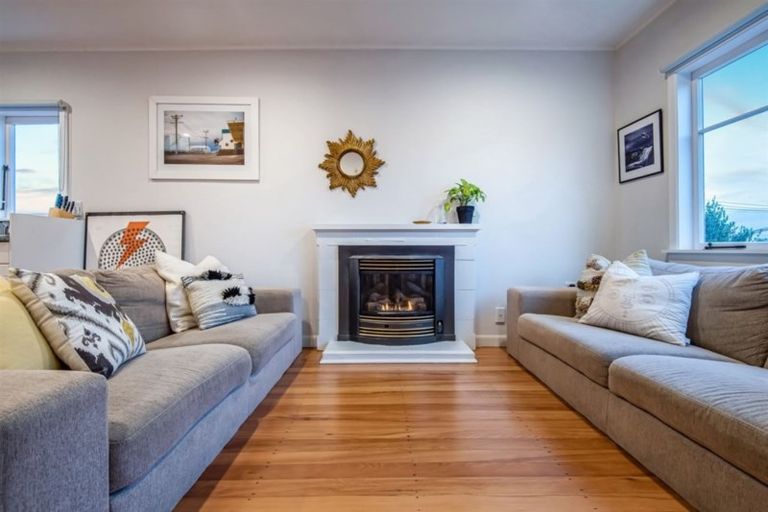 Photo of property in 1/10 Coronation Street, Belmont, Auckland, 0622