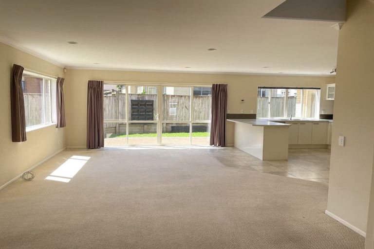Photo of property in 6 Oswald Close, Flat Bush, Auckland, 2016