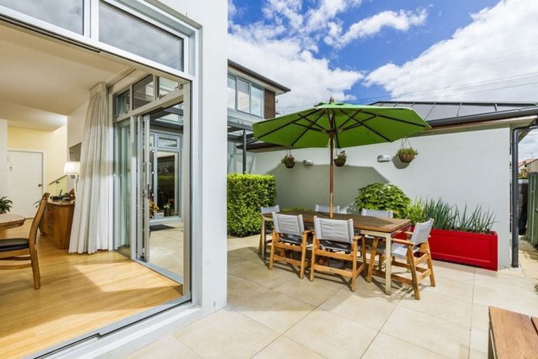 Photo of property in 8 Sylvan Park Avenue, Milford, Auckland, 0620
