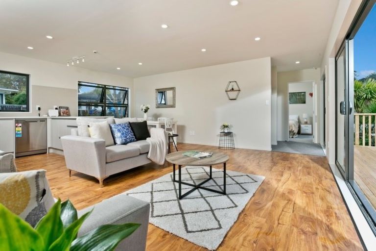 Photo of property in 22a Glastron Place, Bayview, Auckland, 0629