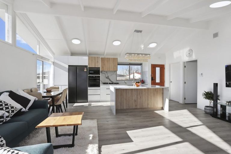 Photo of property in 58 Forest Hill Road, Henderson, Auckland, 0612