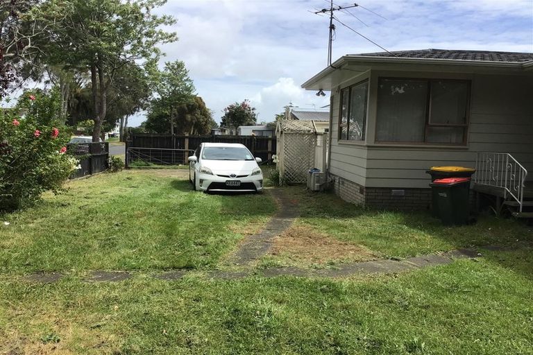 Photo of property in 1 Sandrine Avenue, Clover Park, Auckland, 2019