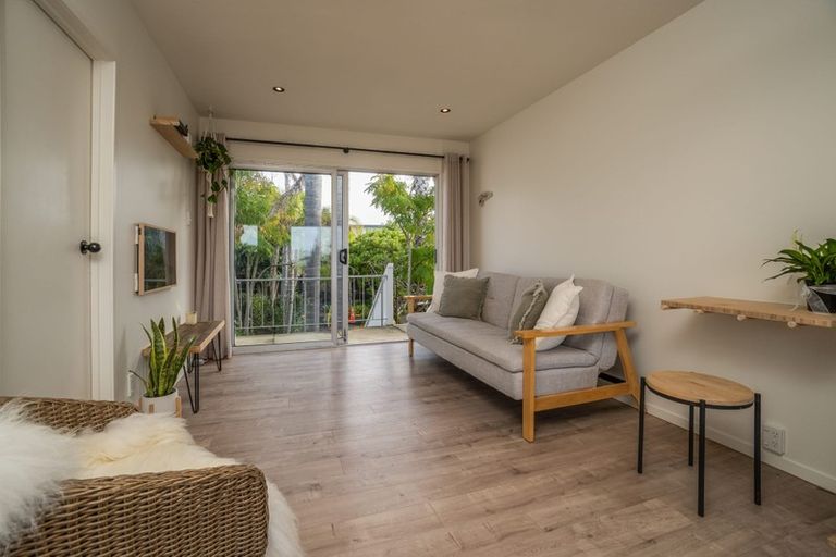 Photo of property in 1/72l Kitchener Road, Milford, Auckland, 0620