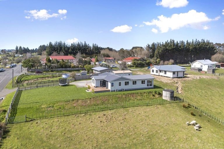 Photo of property in 20 Monteith Street, Halcombe, 4779